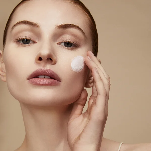 Clé De Peau Beauté Skin-Refining Clay Scrub 90ml