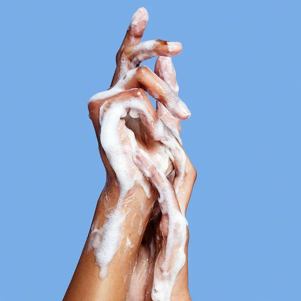 Adwoa Beauty Baomint Moisturising Shampoo 414ml