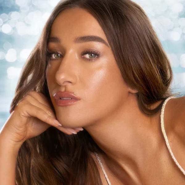 Charlotte Tilbury Beautiful Skin Island Glow Easy Tanning Drops- Medium/Deep 30ml