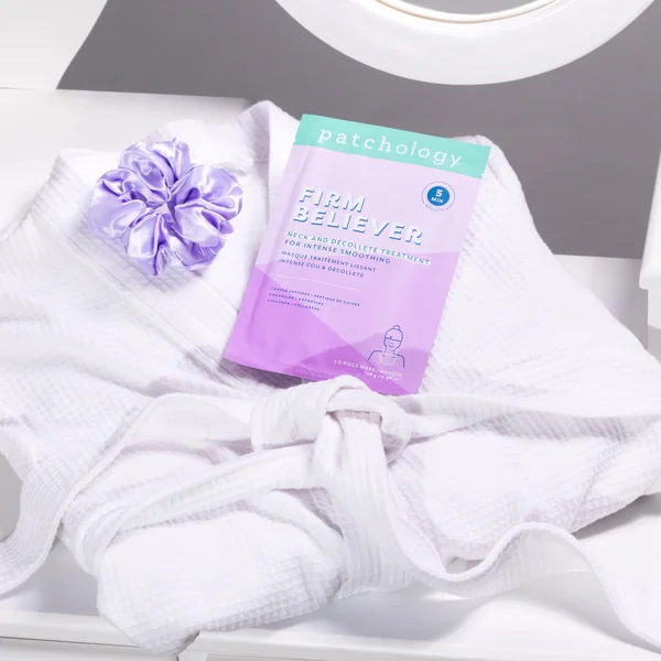 Firm Believer Neck & Décolleté Mask