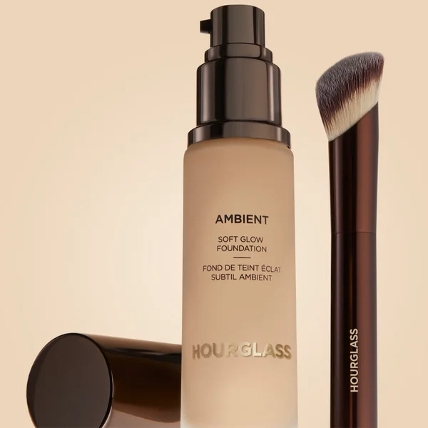 Hourglass Ambient Soft Glow Foundation Brush