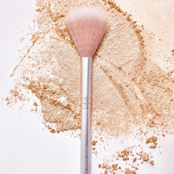 RMS Beauty Skin2Skin Fan Brush