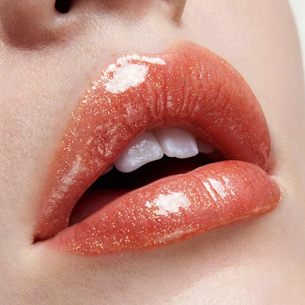 ISAMAYA Liplacq Gloss 2.0 2.5ml (Various Shades)