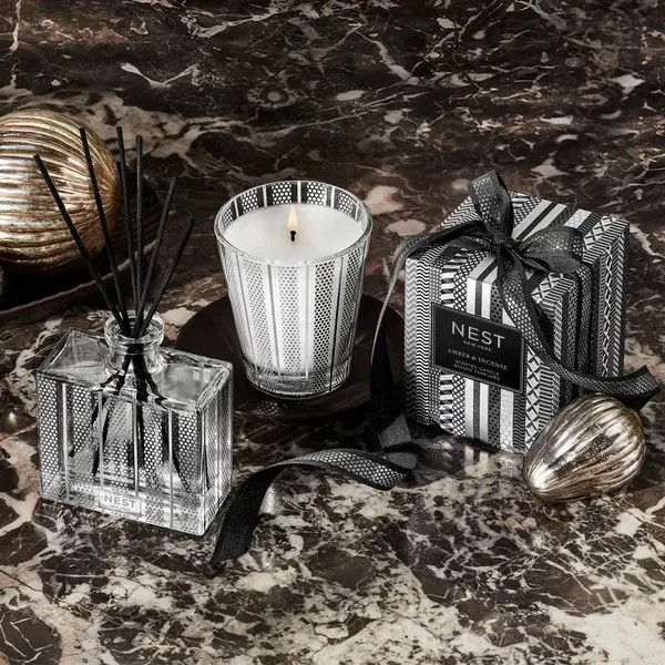 NEST New York Amber And Incense Classic Candle 230g