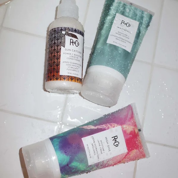 R+Co SUN CATCHER Power C Boosting Leave-In Conditioner 4.2 Fl. Oz